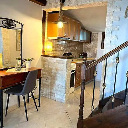 Stone House Maria
